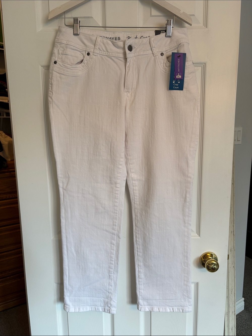 NWT DENVER HAYES Curvy Fit, Slim Leg White Women’s Cropped Jeans